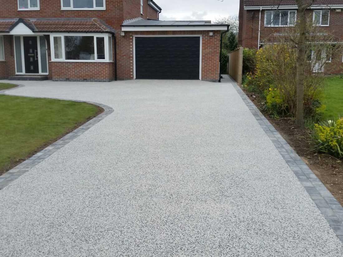 Beautiful resin bound driveway by BCE Surfacing